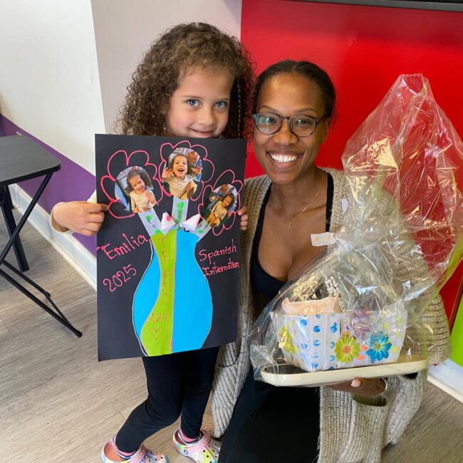 Preschool children celebrate their mommies at Spanish International Learning. Happy Mother’s Day, Mommy!