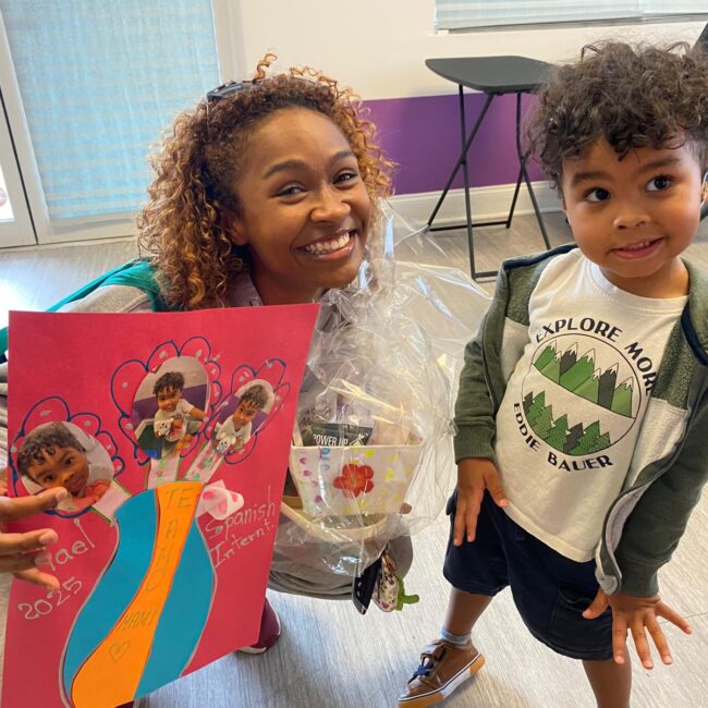 Preschool children celebrate their mommies at Spanish International Learning. Happy Mother’s Day, Mommy!